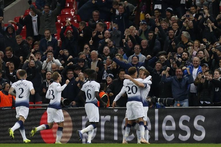 Para pemain Tottenham Hotspur merayakan gol Harry Kane ke gawang PSV Eindhoven pada 6 November 2018 (Ian Kington/AFP)