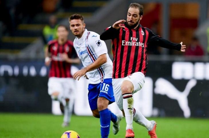 Aksi Gonzalo Higuain saat menghadapi Sampdoria pada 28 Oktober 2018 (Marco Bertorello/AFP)