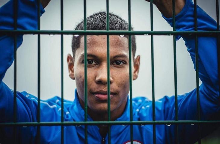 Pemain Reading FC keturuan Indonesia, Darren Sidoel (@darren.sidoel/Instagram)