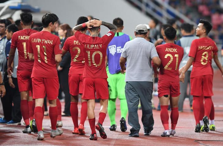 Pemain Timnas Indonesia meluapkan kekecewaan setelah gawang Indonesia dibobol Thailand dalam laga lanjutan Piala AFF 2018 di Stadion Nasional Rajamangala, Bangkok, Thailand, Sabtu (17/11/2018). Indonesia dikalahkan tuan rumah Thailand dengan skor 4-2. (ANTARA FOTO/Akbar Nugroho Gumay)