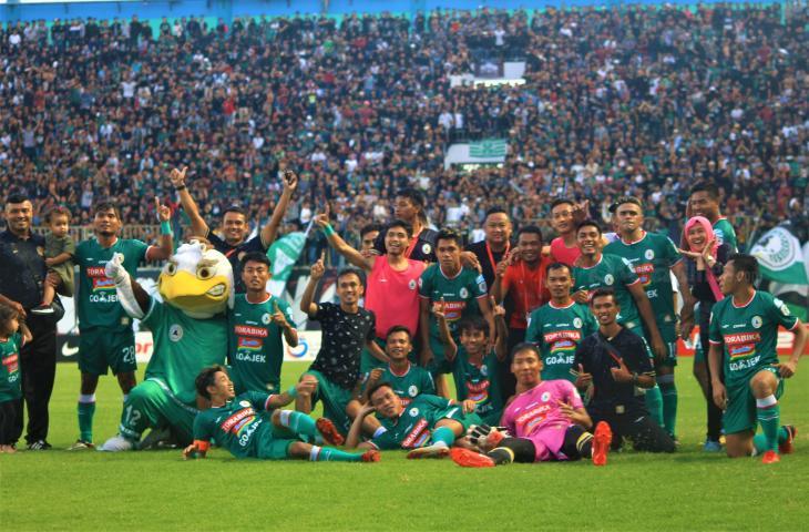 Skuat PSS Sleman berfoto bersama usai mengalahkan Persiraja Banda Aceh pada babak 8 besar Liga 2 2018 di Stadion Maguwoharjo, Sleman (Stephanus Aranditio/www.mxkc.sbs)