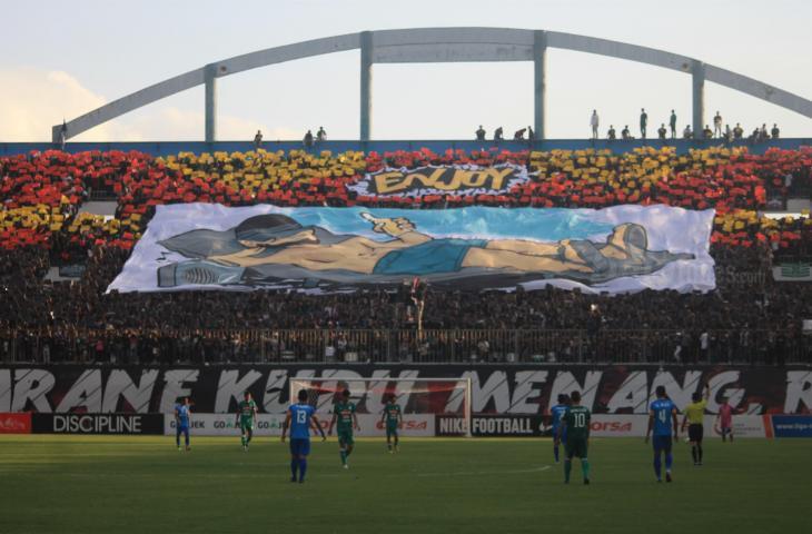 Koreografi Brigata Curva Sud Suporter PSS Sleman (Stephanus Aranditio/www.mxkc.sbs)