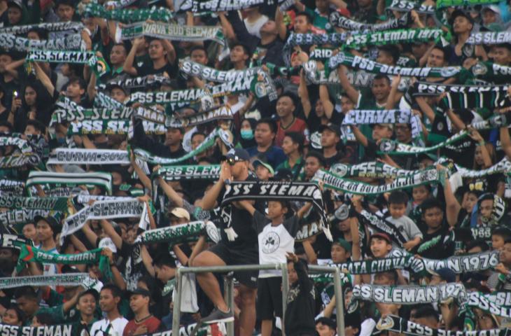 Koreografi Brigata Curva Sud Suporter PSS Sleman (Stephanus Aranditio/www.mxkc.sbs)