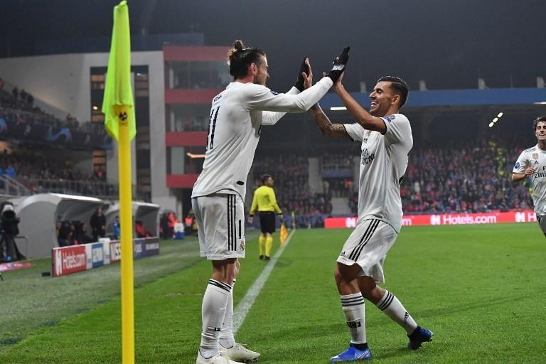 Gareth Bale saat merayakan golnya ke gawang Viktoria Plzen di Liga Champions pada 7 November 2018 (Joe Klamar/AFP)