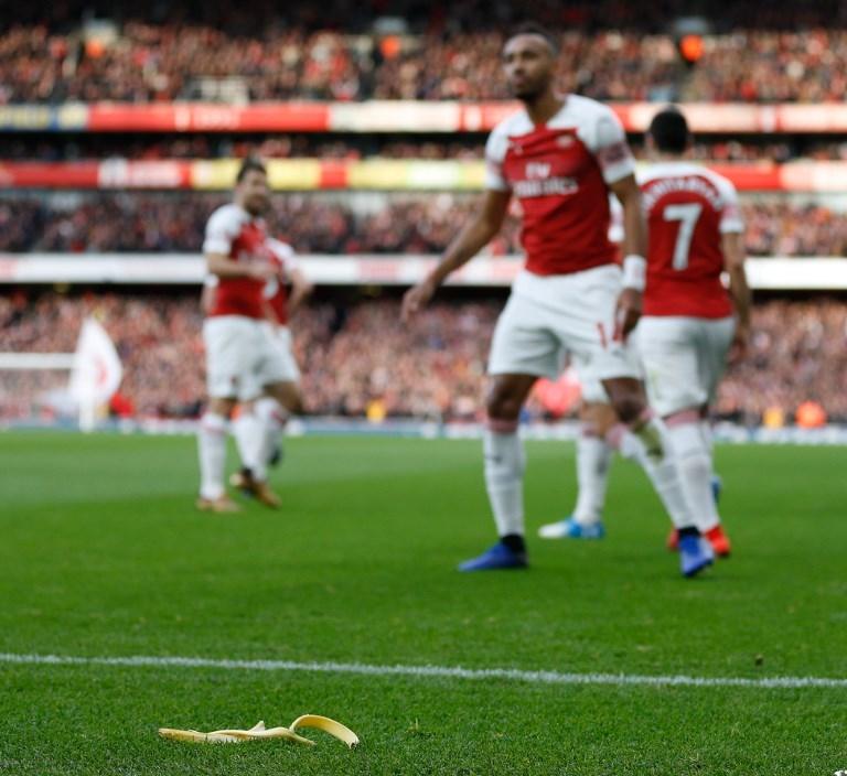 Kulit pisang ditemukan di dalam lapangan saat Pierre-Emerick Aubameyang merayakan gol pembuka Arsenal (Ian Kington/AFP)