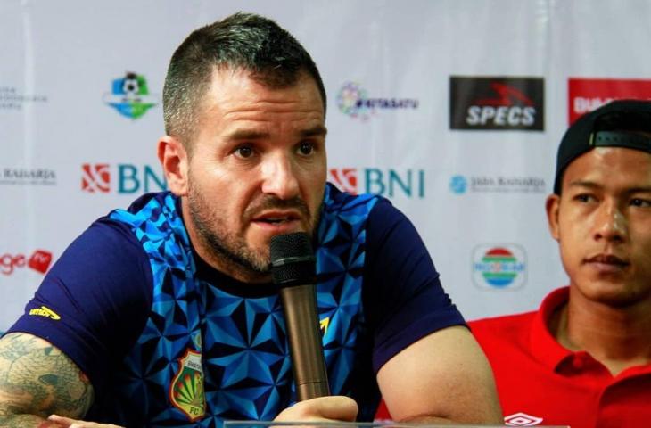  Pelatih Bhayangkara FC, Simon McMenemy (dok bfc)