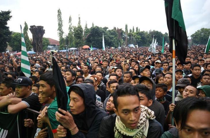 Lautan suporter PSS Sleman membanjiri lapangan Pemda Sleman pada Kamis (6/12/2018) [Andiarsa Nata/www.mxkc.sbs]