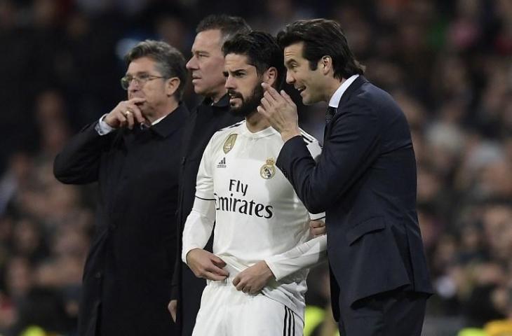 Isco bersama pelatih Real Madrid, Santiago Solari. (Oscar del Pozo/AFP).