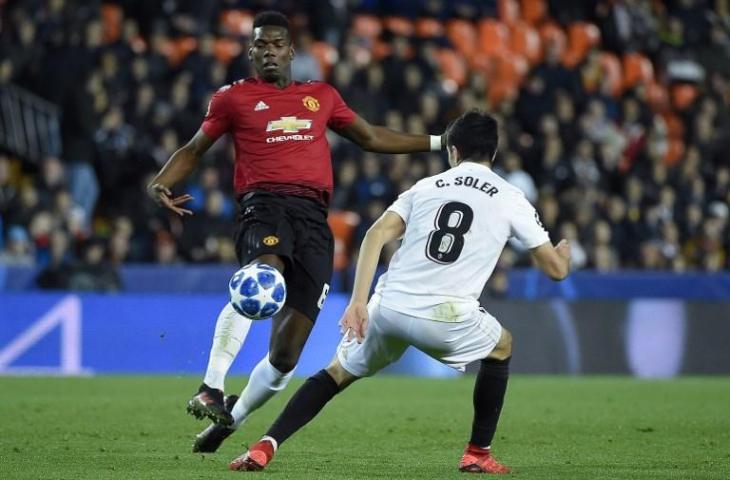 Paul Pogba saat bermain melawan Valencia di Liga Champions pada 12 Desember 2018 (Jose Jordan/AFP)