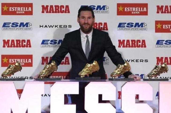 Lionel Messi menerima penghargaan Sepatu Emas Eropa 2018. (LLuis Gene/AFP).