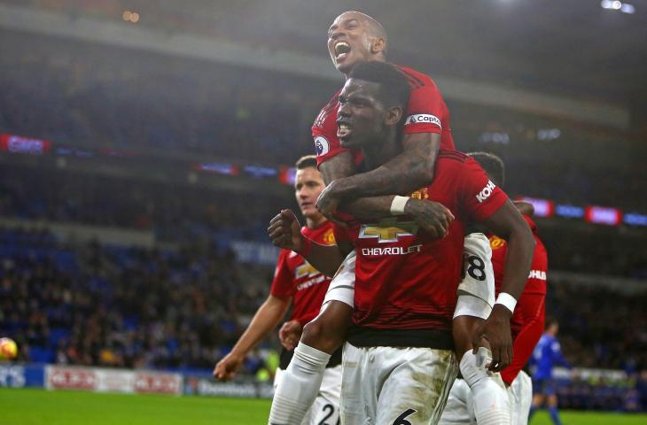 Pemain Manchester United, Paul Pogba merayakan gol yang dicetak oleh Jesse Lingard ke gawang Cardiff City di Stadion Cardiff City, Cardiff (22/12/2018)