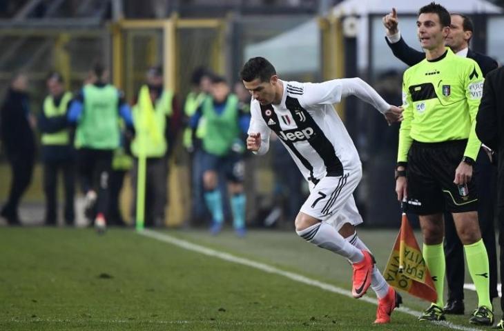 Cristiano Ronaldo saat masuk menggantikan Sami Khedira pada laga melawan Atalanta pada 26 Desember 2018 (Marco Bertorello/AFP)