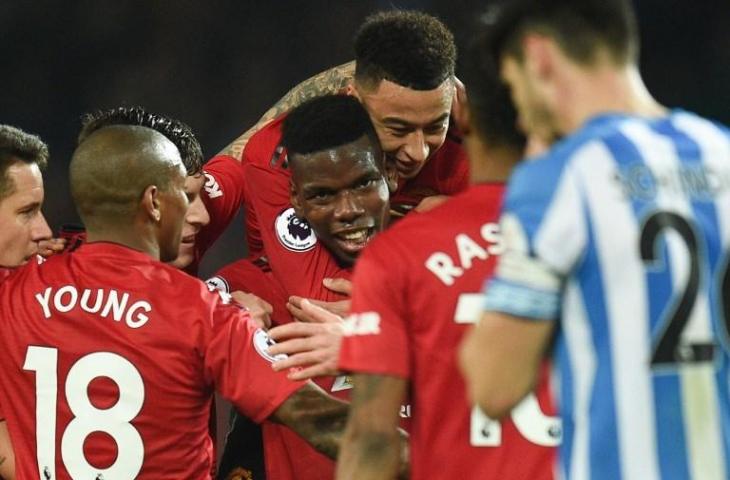 Paul Pogba borong dua gol saat menghadapi Huddersfield di Old Trafford, Rabu (26/12/2018). [Oli SCARFF / AFP]