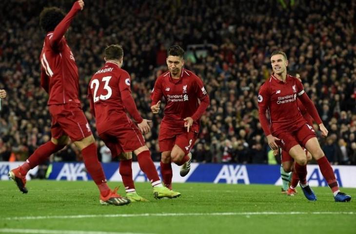 Para pemain Liverpool merayakan gol Roberto Firmino ke gawang Arsenal pada 29 Desember 2018. (Paul Ellis/AFP)