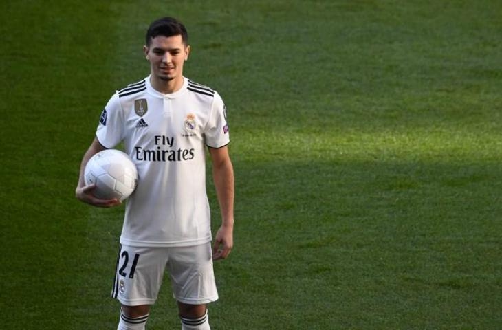 Brahim Diaz saat diperkenalkan di Santiago Bernabeu pada 7 Januari 2019 (Gabriel Bouys/AFP)