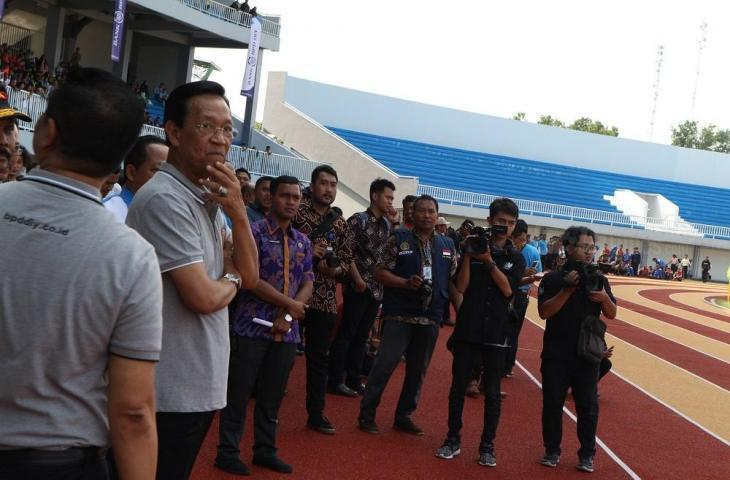 Gubernur DIY, Sultan Hamengkubuwana X saat menyaksikan pembukaan Kejuarraan Atletik BPD Championship di Stadion Mandala Krida pada 10 Januari 2019 (Andiarsa Nata/www.mxkc.sbs)