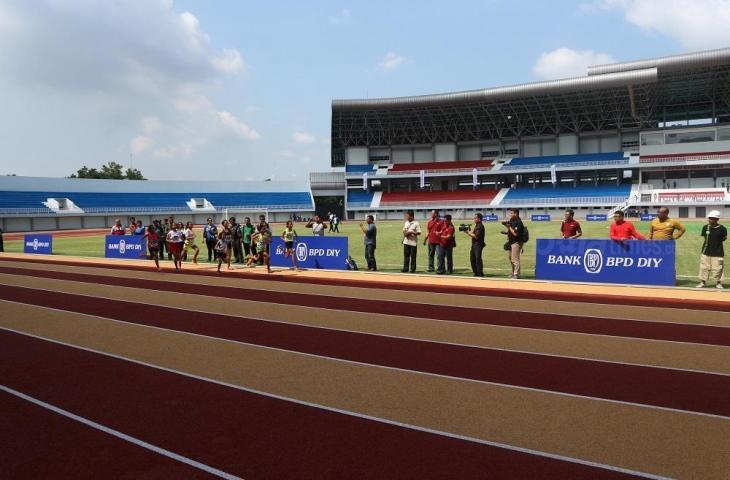 Penampakan sirkuit atletik yang telah memiliki standar Internasional di Stadion Mandala Krida (Andiarsa Nata/www.mxkc.sbs)