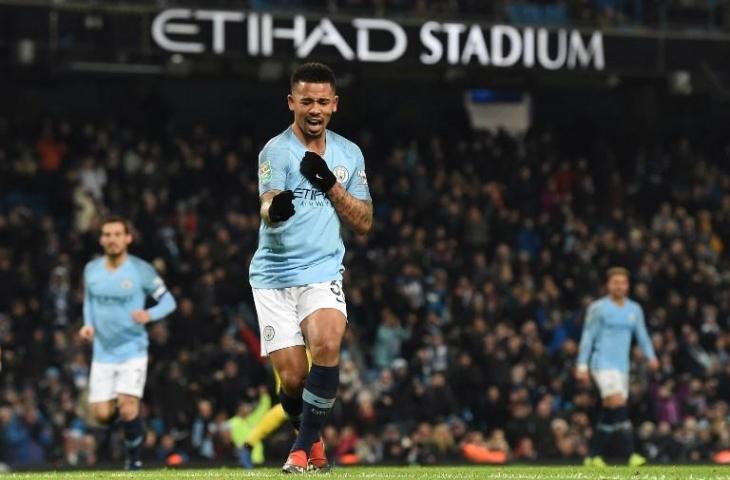 Selebrasi penyerang Gabriel Jesus setelah mencetak Quat-trick di partai leg pertama semifinal Piala Liga Inggris, Kamis (10/1/2019) dini hari tadi. Dalam laga itu Manchester City menggulung lawannya Burton Albion dengan skor 9-0. [Paul ELLIS / AFP]