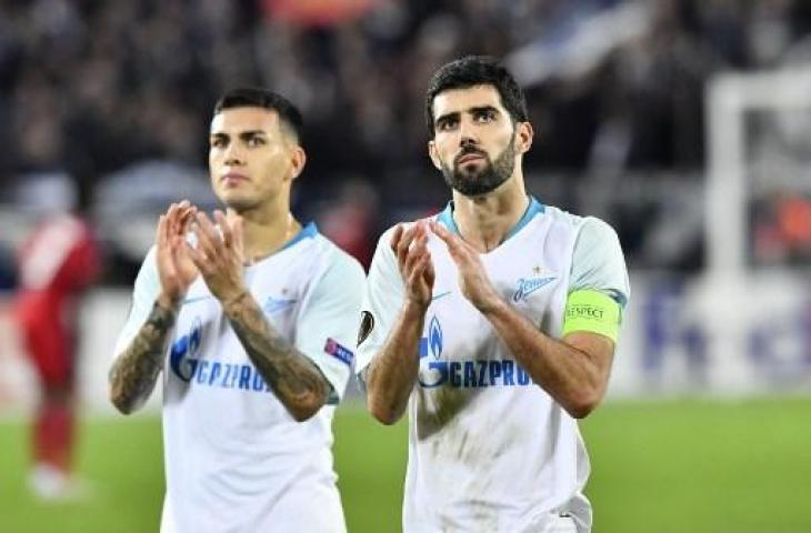 Gelandang Zenit St Petersburg, Leandro Paredes (kanan). (NICOLAS TUCAT / AFP)