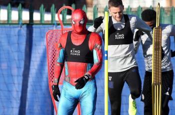 Ini Sosok Misterius Berkostum Spider-Man di Sesi Latihan Leicester City