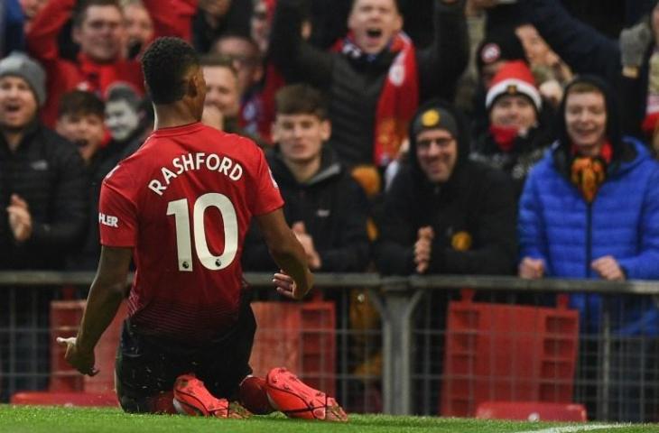 Penyerang Manchester United, Marcus Rashford mencetak gol penentu kemenangan skuat Setan Merah atas Crystal Palace. Dalam laga Liga Primer Inggris pekan ke-23 itu, Manchester United menang 2-1 atas Brighton, Sabtu (19/1/2019). [OLI SCARFF / AFP]