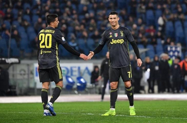 Cristiano Ronaldo jadi pahlawan kemenangan untuk Juventus saat bertandang ke markas Lazio. Dalam laga giornata ke-21 Serie A yang dihelat di Stadio Olimpico, Senin (28/1/2019), Juventus menang tipis atas Lazio 2-1. [ANDREAS SOLARO / AFP]