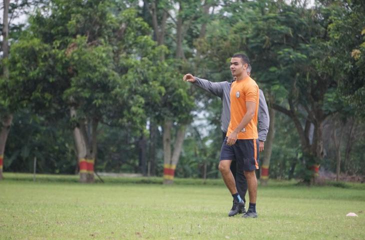 Pemain asal Mesir, Mido Saad, ikuti latihan PSS Sleman di Lapangan Paskhas, Jumat (8/2/2019). (www.mxkc.sbs/Irwan Febri Rialdi)