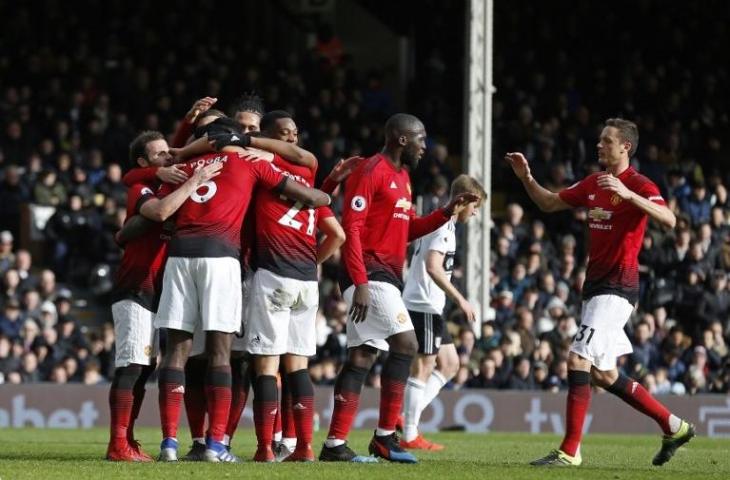 Para pemain Manchester United merayakan gol Paul Pogba ke gawang Fulham pada 9 Februari 2019 (Ian Kington/AFP)