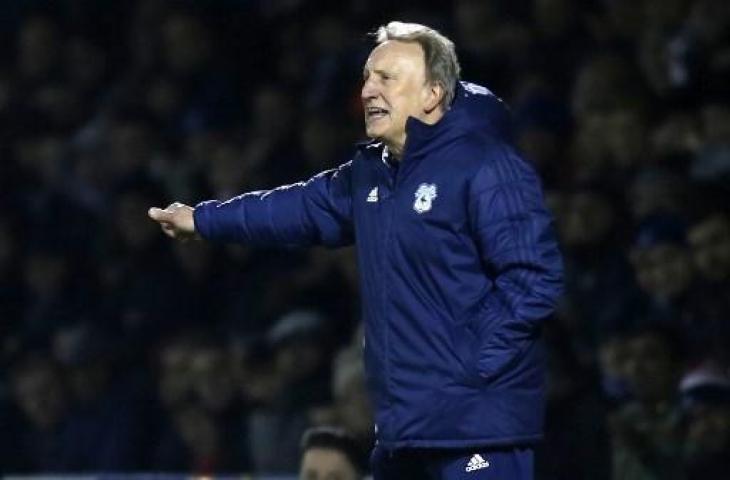 Neil Warnock saat melatih Cardiff City. (IAN KINGTON / AFP)