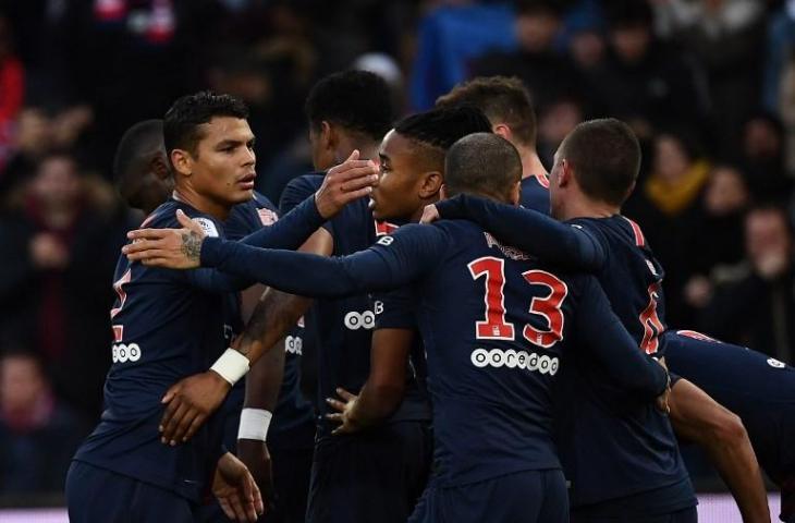 Para pemain Paris Saint-Germain saat merayakan gol ke gawang Bordeaux pada 9 Februari 2019 (Anne-Chritine Poujoulat/AFP)