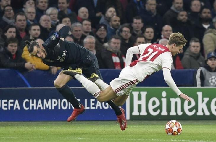 Frankir de Jong vs Gareth Bale. (JOHN THYS/AFP).