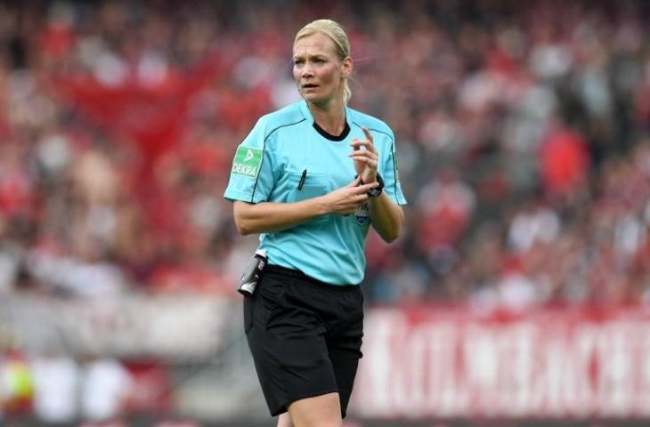 Wasit wanita Bundesliga, Bibiana Steinhaus. (Christof Stache/AFP)