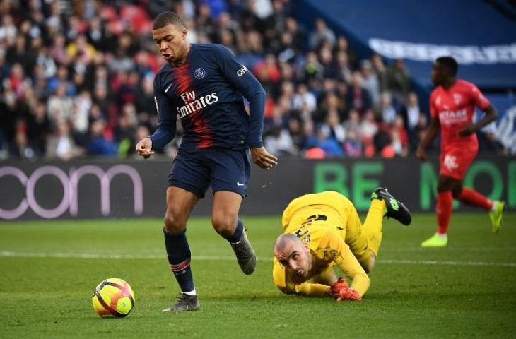 Aksi Kylian Mbappe saat melawan Nimes pada 23 Februari 2019 (Franck Fife/AFP)