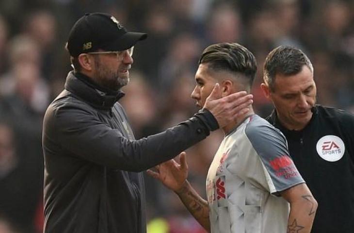 Roberto Firmino ditarik keluar pada menit ke-31 karena cedera. (OLI SCARFF / AFP)