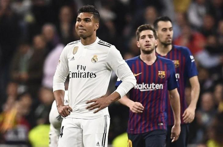 Ekspresi Casemiro saat laga melawan Barcelona pada 27 Februari 2019 (Oscar Del Pozo/AFP)