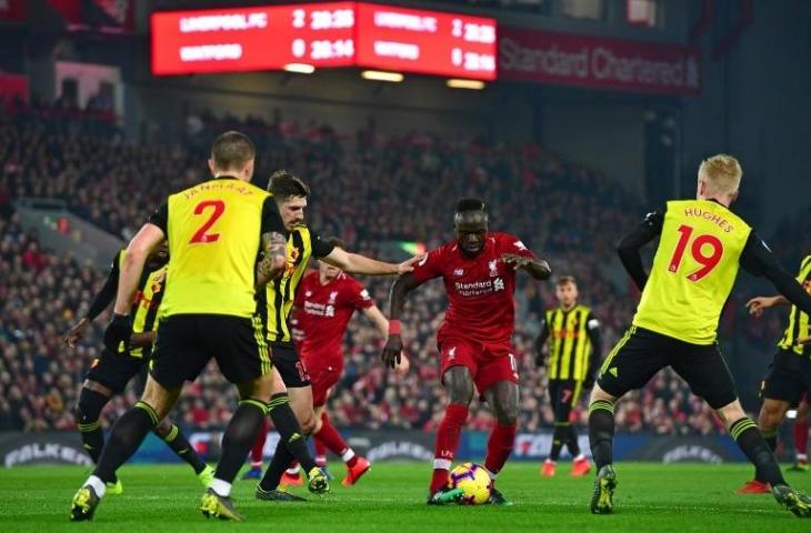 Aksi Sadio Mane (tengah) saat melawan Watford pada 27 Februari 2019 (Anthony Devlin/AFP) 