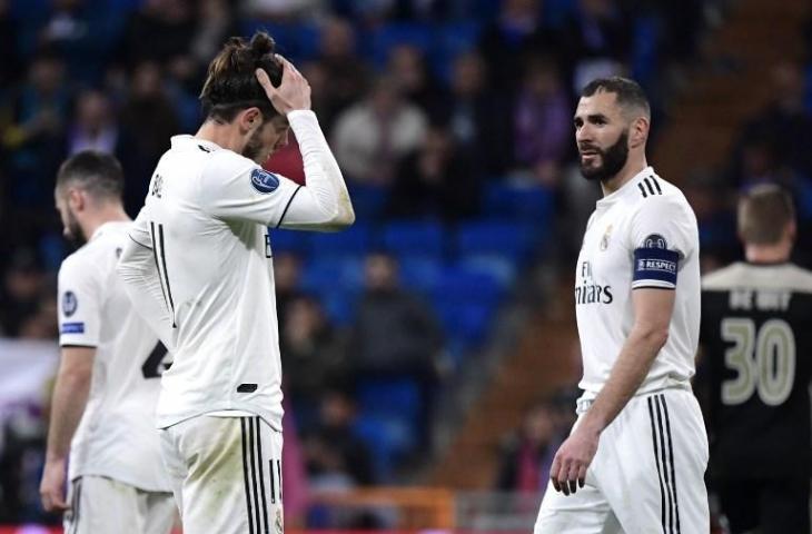 Ekspresi Gareth Bale dan Karim Benzema saat laga melawan Ajax Amsterdam di Liga Champions pada 5 Maret 2019 (Javier Soriano/AFP)