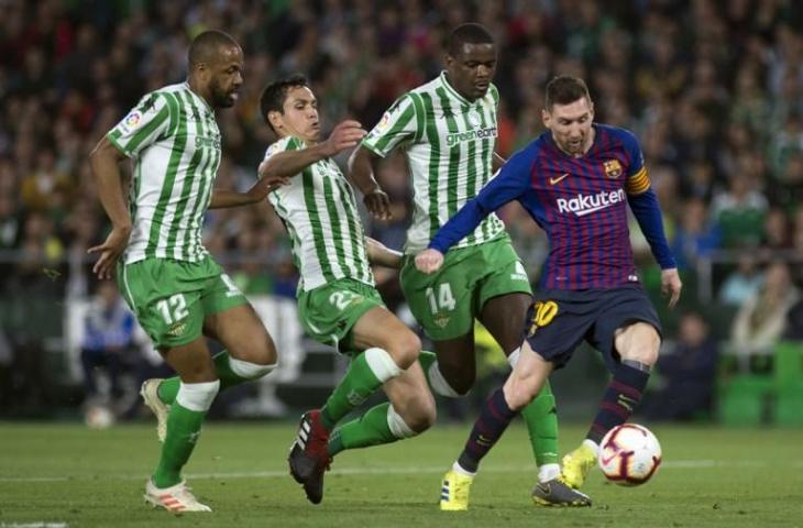 Aksi Lionel Messi pada pertandingan melawan Real Betis, Senin (18/3/2019). (Jorge Guerrero/AFP).