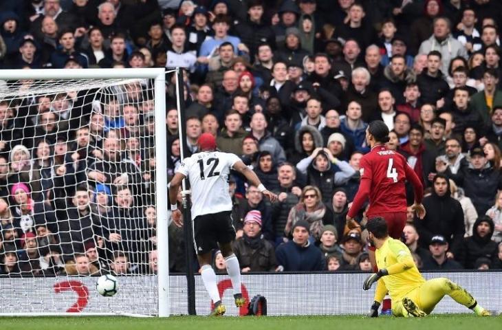 Aksi Ryan babel ketika mengoyak jala Liverpool, Minggu (17/3/2019). (Glyn Kirk/AFP).