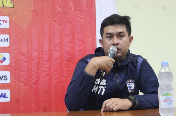 Asisten pelatih SKN Kebumen, Muhammad Triyoga, saat mengikuti konferensi pers final four Pro Futsal League (PFL) 2019 di Gor Universotas Negeri Yogyakarta (UNY), Jumat (29/3/2019). (www.mxkc.sbs/Irwan Febri Rialdi).