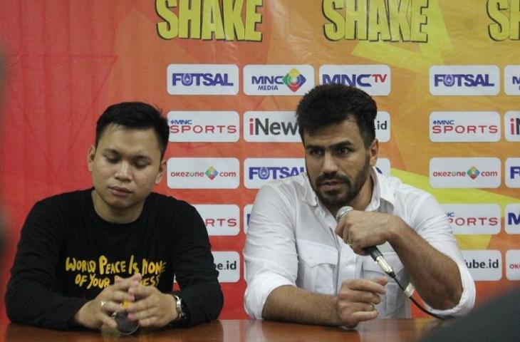 Pelatih Vamos Mataram, Reza Falahzadeh usai pertandingan melawan BTS Surabaya di Gor Universitas Negeri Yogyakarta (UNY) pada Sabtu (30/3/2019) [Irwan Febri Rialdi/www.mxkc.sbs]