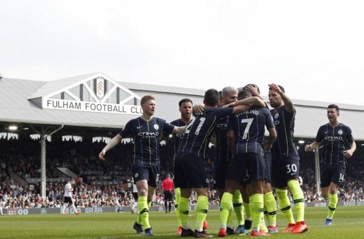 Selebrasi para pemain Manchester City usai menang 2-0 atas Fulham di lanjutan Liga Primer Inggris, Sabtu (30/3/2019). [ADRIAN DENNIS / AFP]