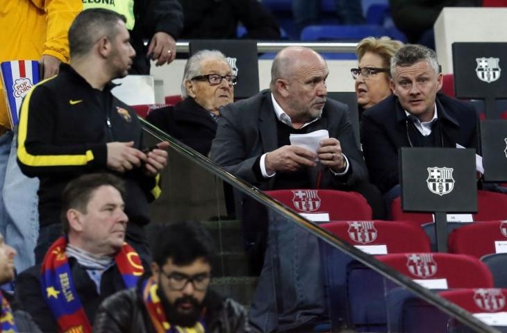 Pelatih Manchester United, Ole Gunnar Solskjaer hadir di Camp Nou menyaksikan laga Barcelona kontra Atletico Madrid pada 6 April 2019 (Pau Barrena/AFP)