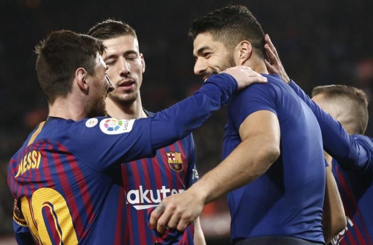 Lionel Messi dan Luis Suarez merayakan gol ke gawang Atletico Madrid pada 6 April 2019. (Pau Barrena/AFP)