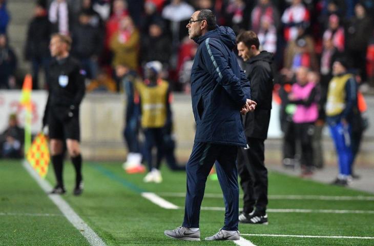 Maurizio Sarri saat mendampingi Chelsea pada pertandingan melawan Slavia Praha. (Twitter/@ChelseaFC).