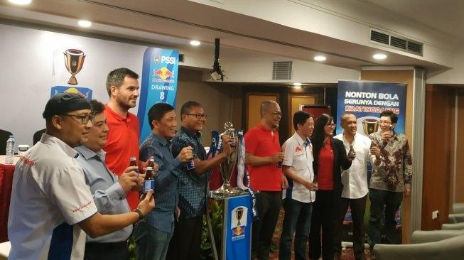 Perwakilan PSSI dan manajer klub saat acara drawing Piala Indonesia 2018. (Suara.com/Adie Prasetyo)