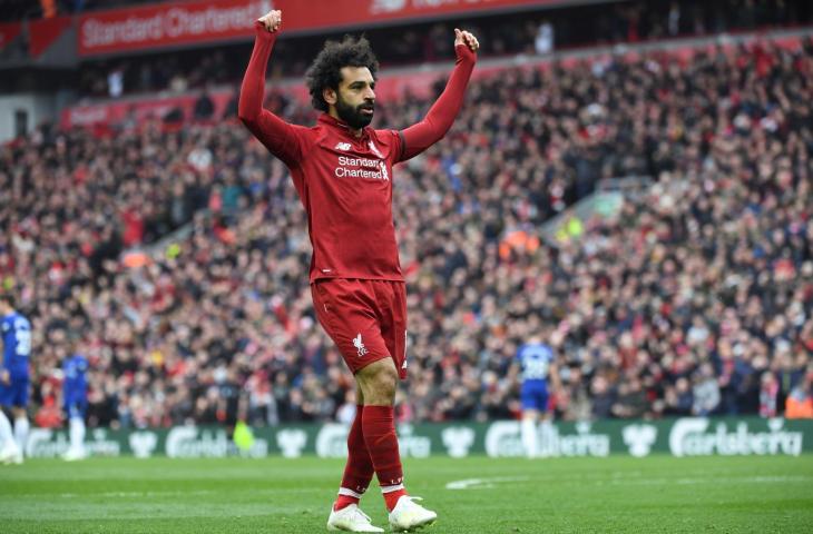 Selebrasi Mohamed Salah usai jebol gawang Chelsea di lanjutan Liga Primer Inggris, Minggu (14/4/2019) malam. Pada laga itu Liverpool menang 2-0 atas tamunya. [PAUL ELLIS / AFP]