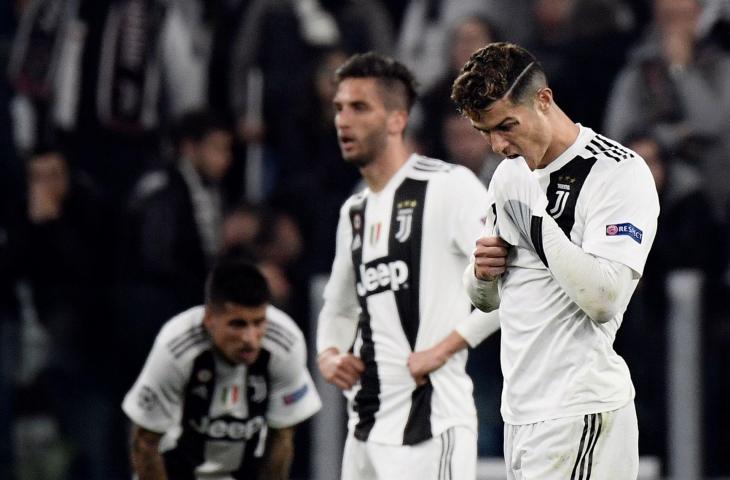 Ekspresi kecewa Cristiano Ronaldo setelah Juventus dikalahkan Ajax Amsterdam pada leg kedua perempat final Liga Champions di Allianz Stadium, Rabu (17/4/2019) dini hari tadi. [Filippo MONTEFORTE / AFP]