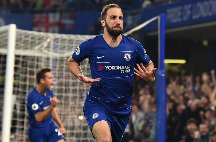 Ekspresi kebahagiaan Gonzalo Higuain usai mencetak gol ke gawang Burnley. (Glyn Kirk/AFP)