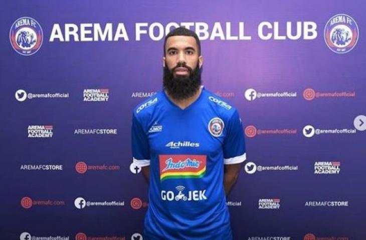 Sylvano Comvalius resmi berseragam Arema FC. (Instagram/aremafcofficial)